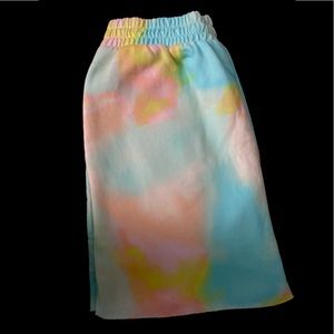 Multi colored sweatshorts.